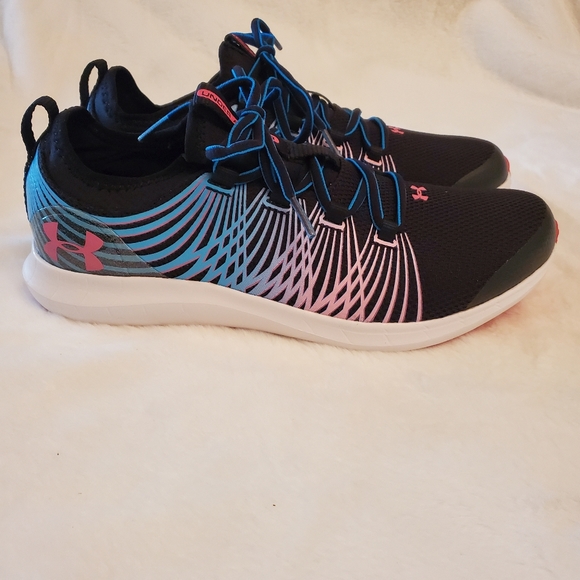 Under Armour Other - NEW! Under Armour Sneakers (size: 7Y)
